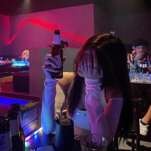 男生边摸🐻边亲cb
